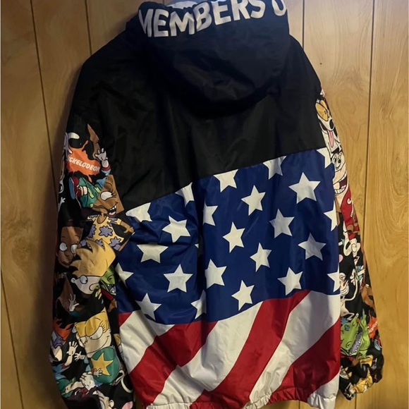 Red and Black Xl Puffer coat. Barely worn, fairly new. Passed return date to ret - Picture 2 of 2